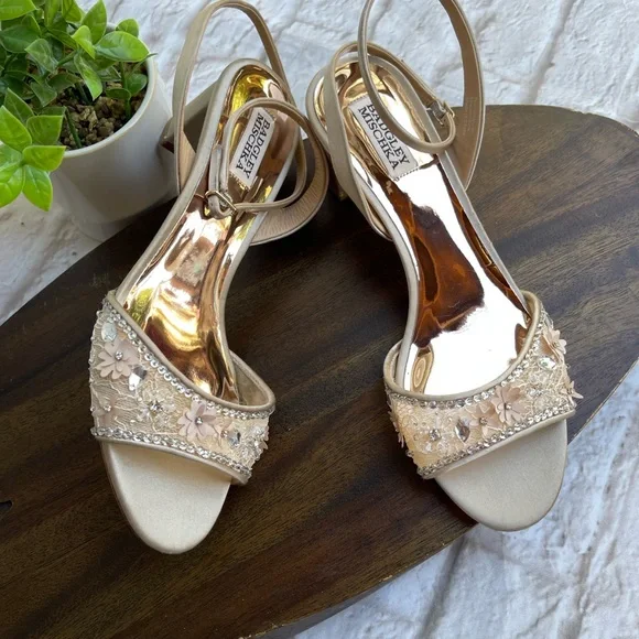 Badgley Mischka Crystal satin embellished block heels women’s size 6 - Picture 11 of 11